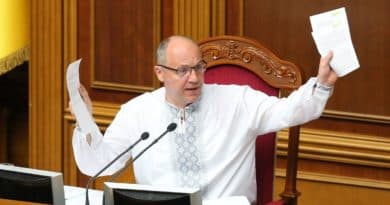 “Не передбачено законом”: Парубій відмовив Зеленському в скликанні позачергового засідання Ради “Не передбачено законом”: Парубій відмовив Зеленському в скликанні позачергового засідання Ради