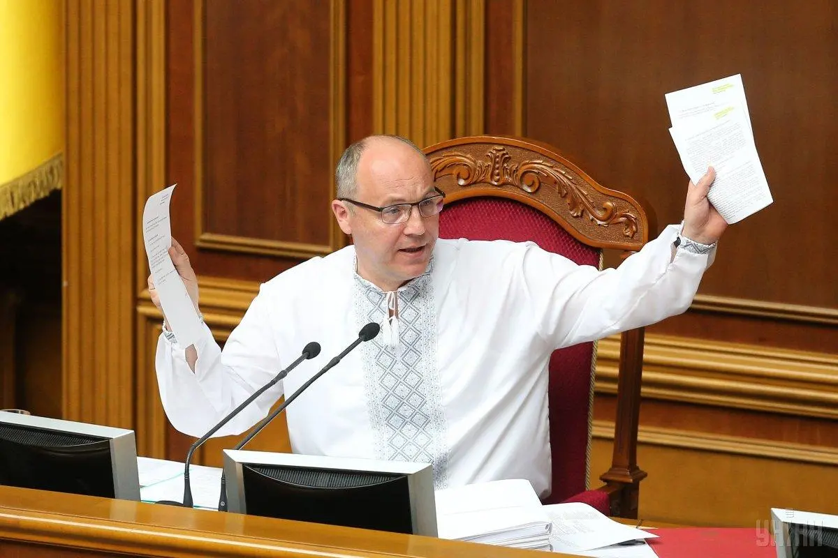 “Не передбачено законом”: Парубій відмовив Зеленському в скликанні позачергового засідання Ради