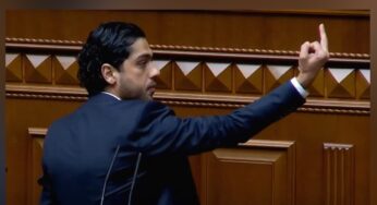 Лерос з трибуни показав середній палець Зеленському (Відео)