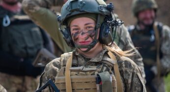 Сергій Наєв повідомив, скільки жінок служить в ЗСУ. Найбільше – в Сухопутних військах та Повітряних Силах