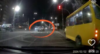 У Білій Церкві водійка проїхала на червоний колір світлофору та не мала права керування