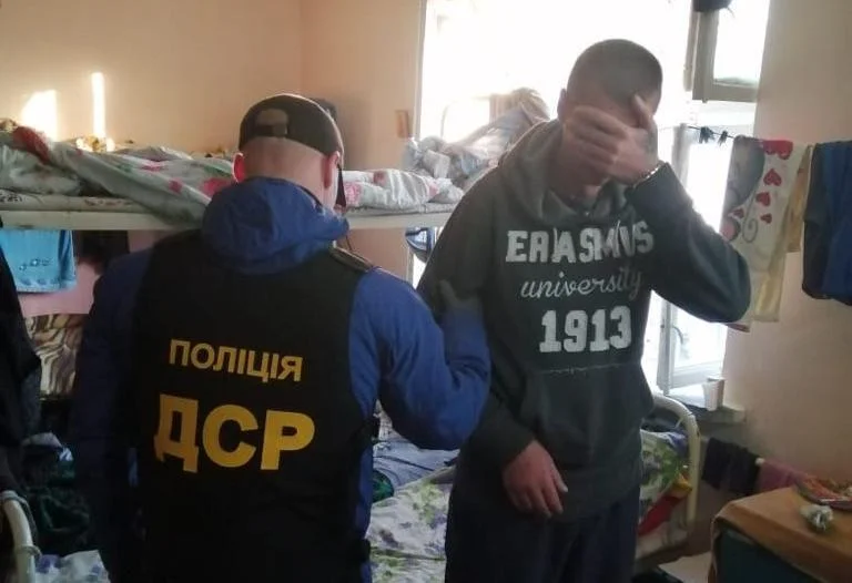 на київщині затримали смотрящого, на київщині затримали смотрящого за зоною