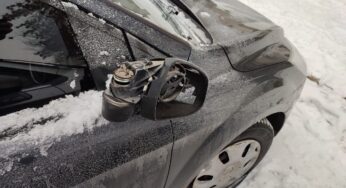 У Білій Церкві чоловік порізав автомобільні шини та розтрощив дзеркала на шістьох автівках (Відео, фото)