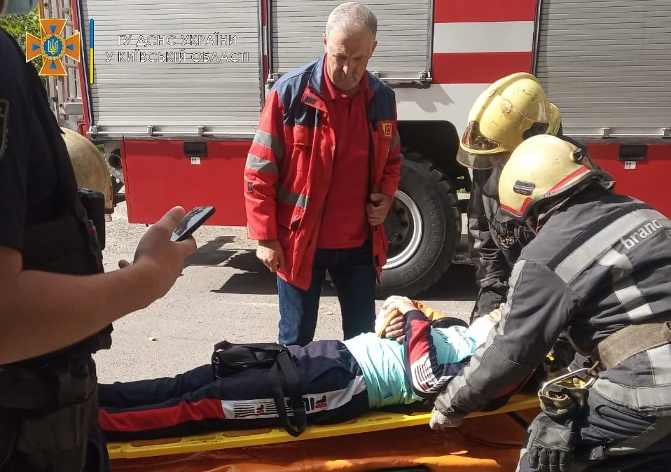 У Білій Церкві чоловік впав з 4-го поверху 9-ти поверхового будинку на навіс під’їзду