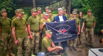 Порошенко передав для 72 ОМБр ім. Чорних Запорожці комплект оптичної розвідки