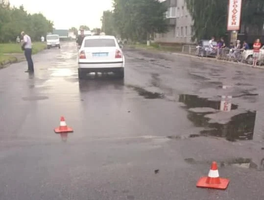 Поліцейське авто збило на “зебрі” дитину в Конотопі