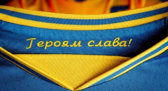 УЄФА вимагає прибрати з форми гасло “Героям Слава!”, – ЗМІ
