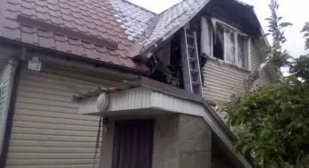 В Узині загорівся житловий будинок