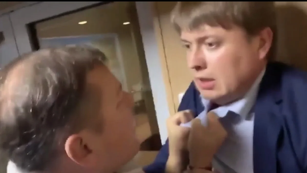 Олег Ляшко побився з депутатом від партії “Слуга Народу” Андрієм Герусом (відео)