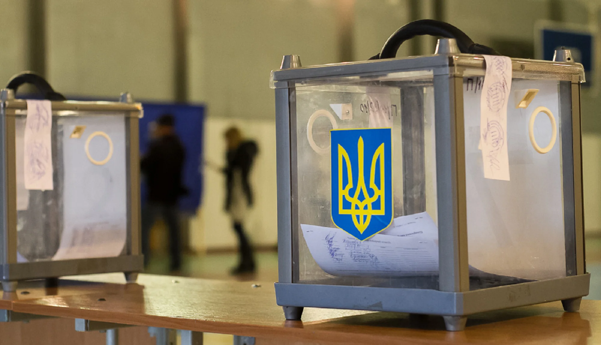 У Білій Церкві спостерігач зірвав пломбу з урни для голосування