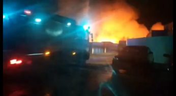 У Білій Церкві спалахнула масштабна пожежа: горить старий столярний цех (Відео)