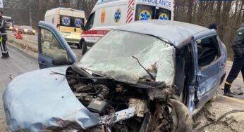 Біля Білої Церкви на трасі Київ-Одеса бензовоз зіткнувся з легковиком, є постраждалі