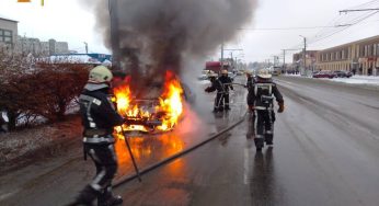 У Білій Церкві на вул. Таращанській згорів автомобіль (Відео, фото)